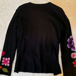 Beautuful black sweater with flowers in XL